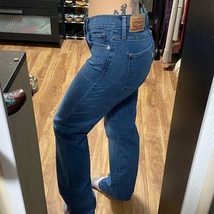 Levi’s 314 Shaping Straight Jeans